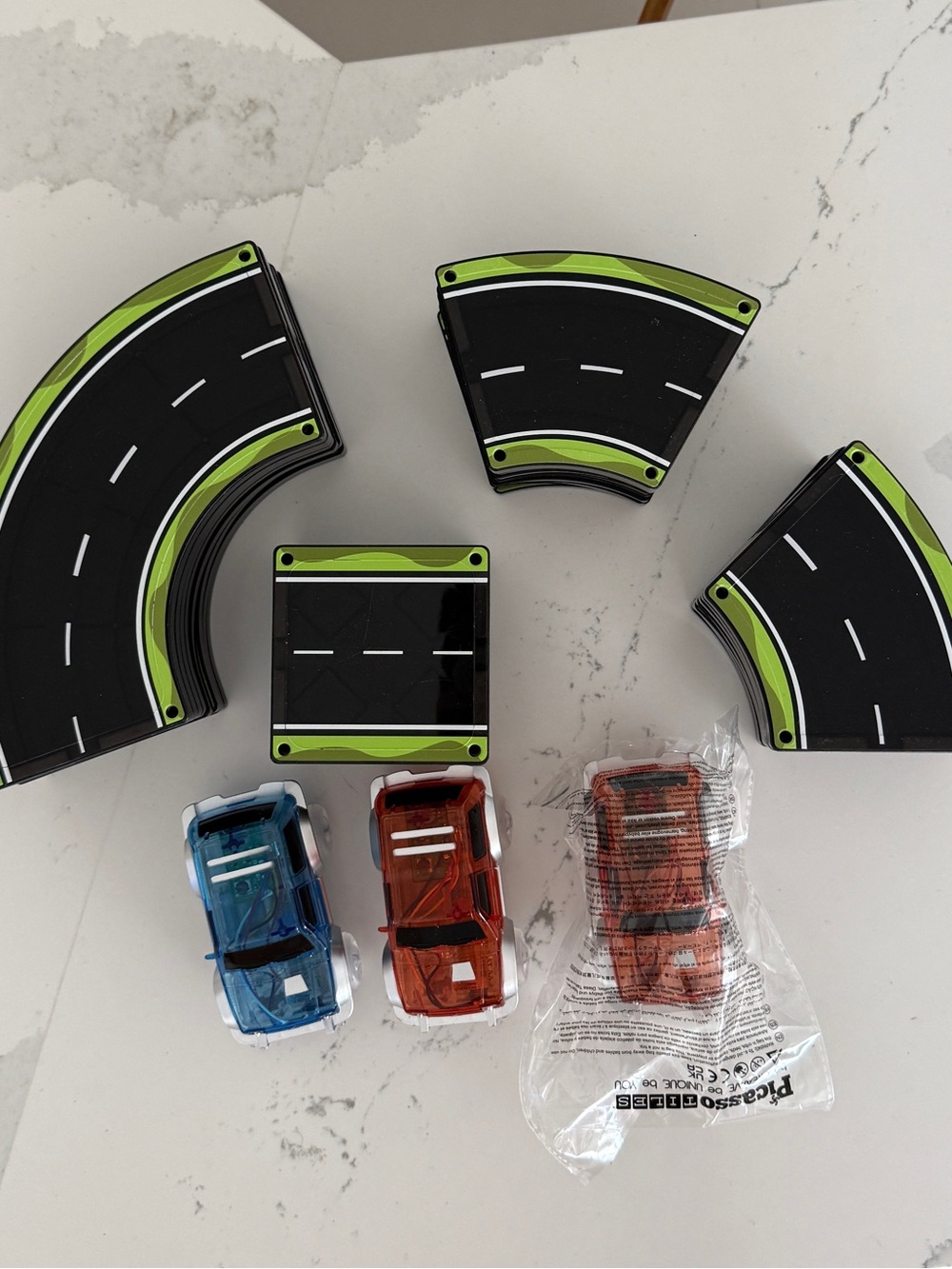 PicassoTiles Magnetic Highway Track Set 32pc Road Tiles STEM Toy with 2 cars